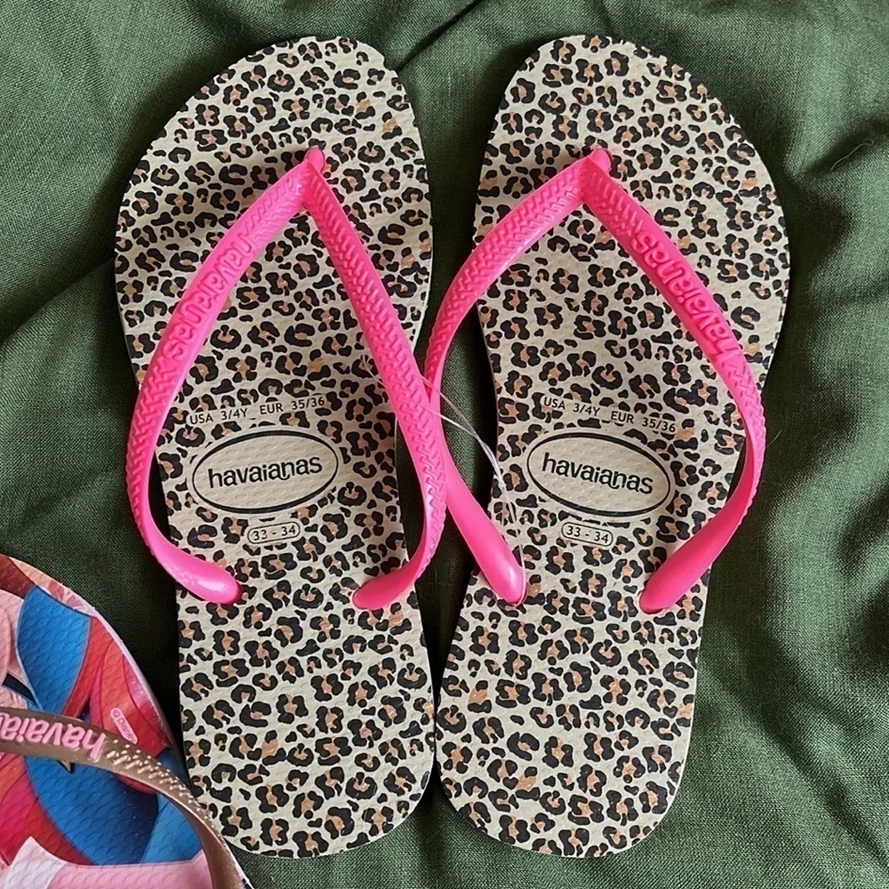 Brand New Havaianas Two Pairs Flip Flops Disney Sleeping Beauty Leopard Print